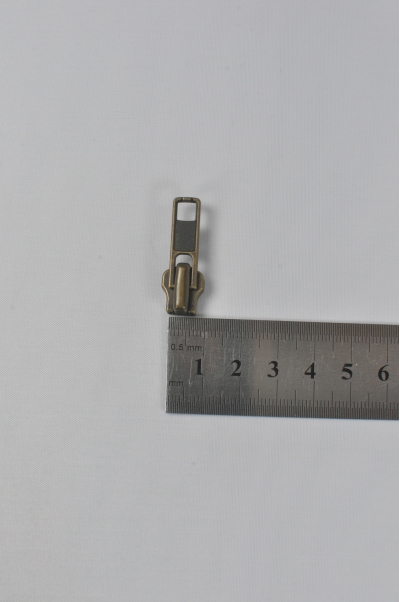 ZIP097  青古銅金屬拉鏈頭 正面照